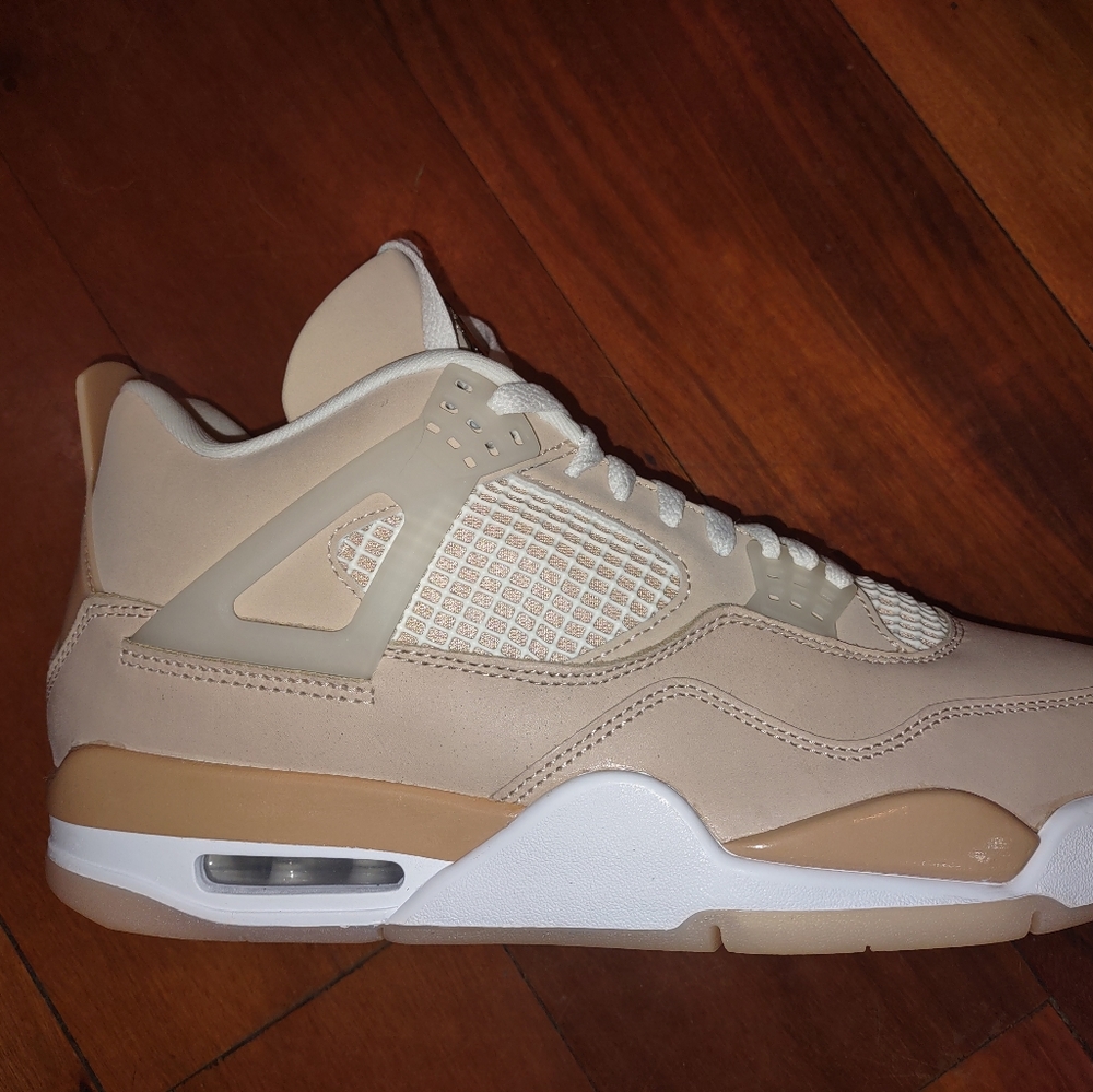 Unisex Air Jordan 4 Retro (women's size 12 or men's size 10.5 US)